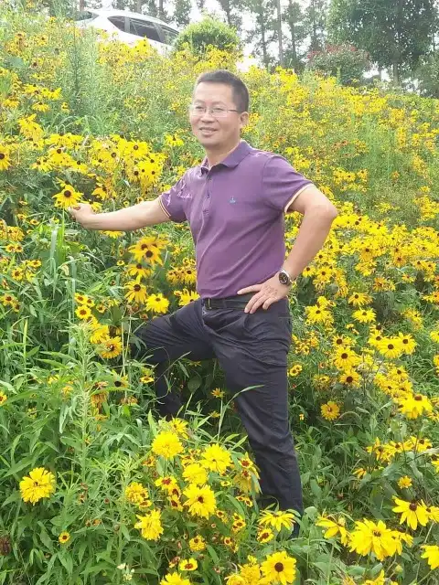 侯万春